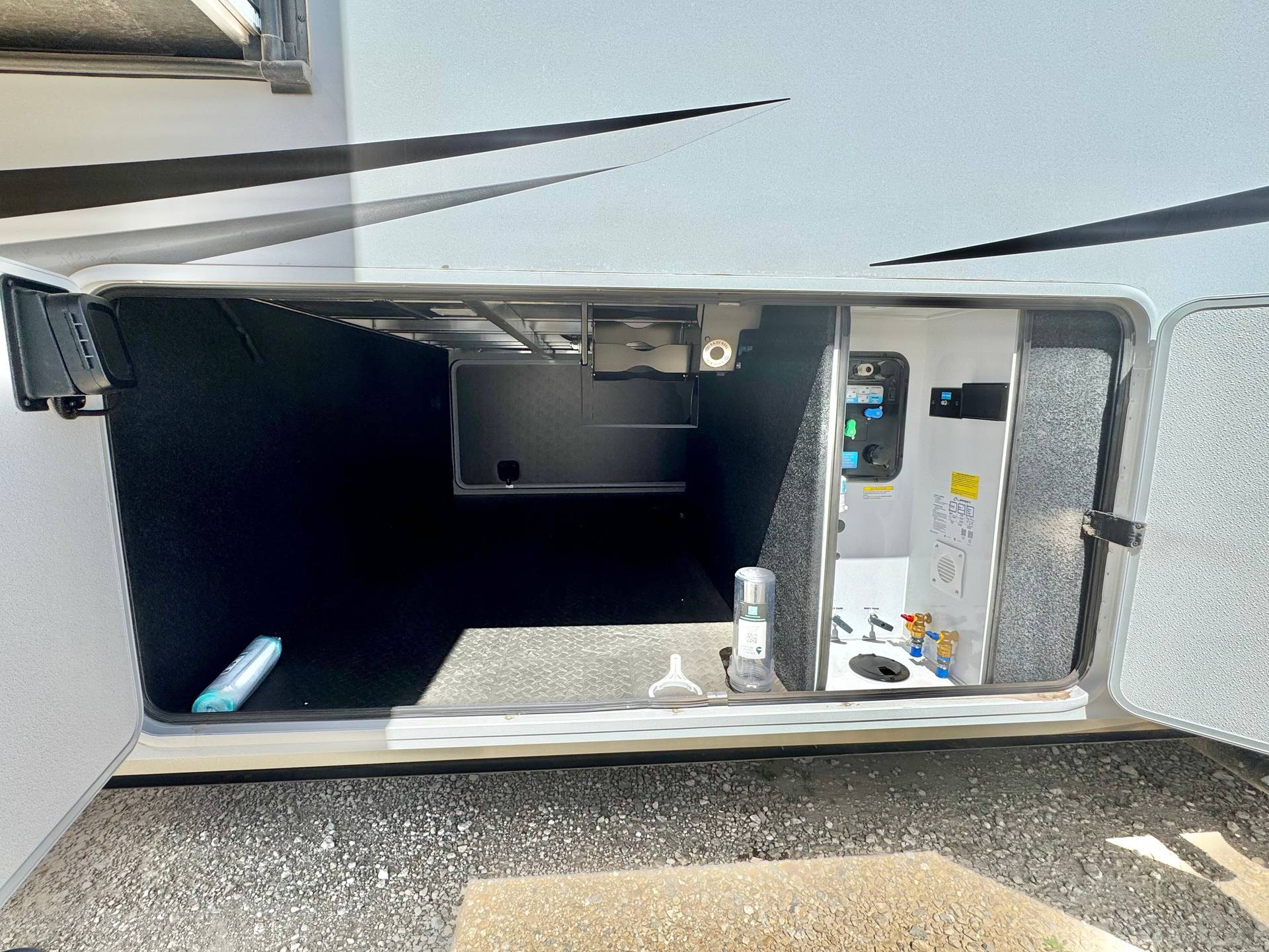 2025 Grand Design 2025 Grand Design Solitude - thumbnail 13