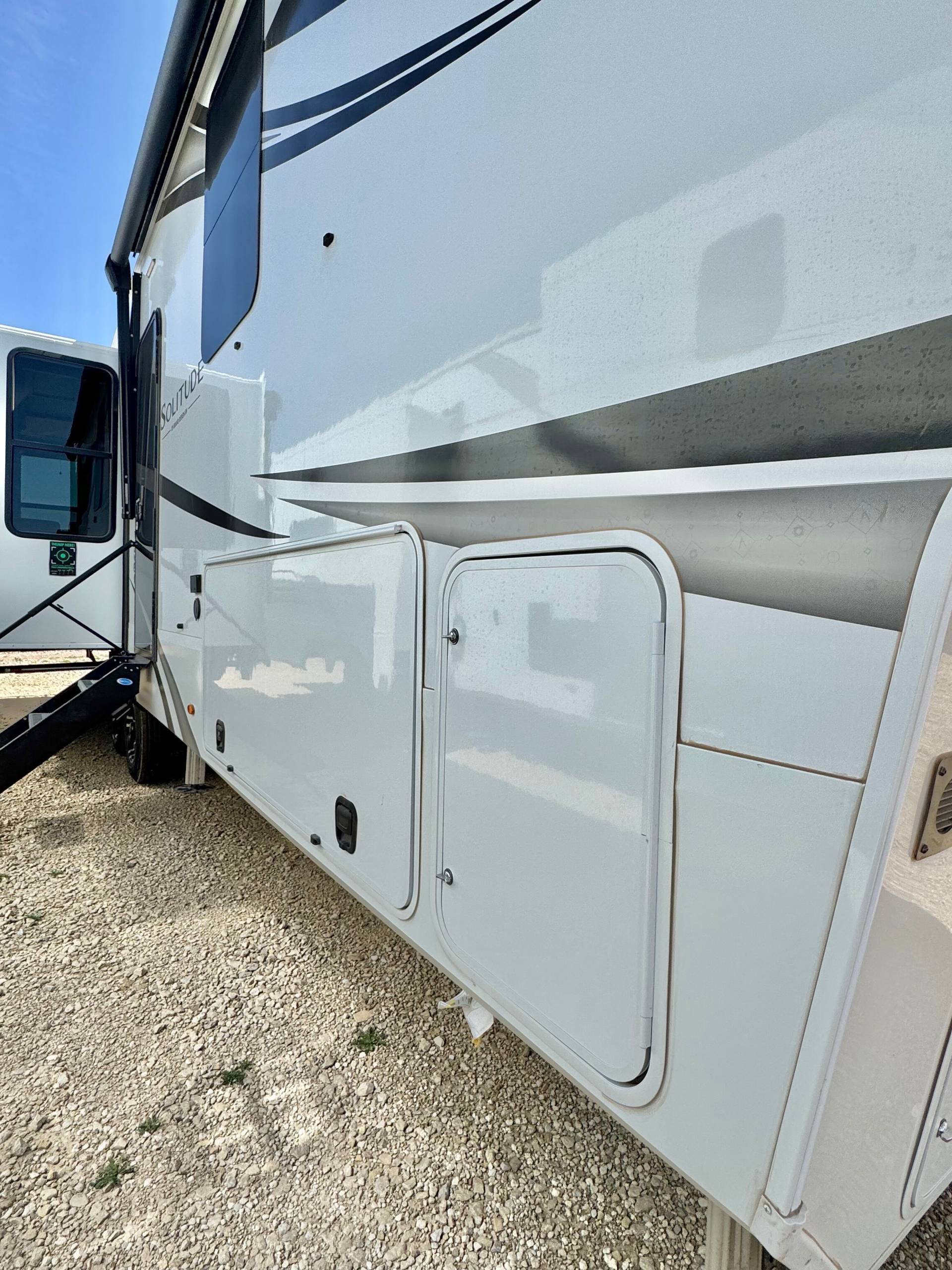 2025 Grand Design 2025 Grand Design Solitude - thumbnail 3