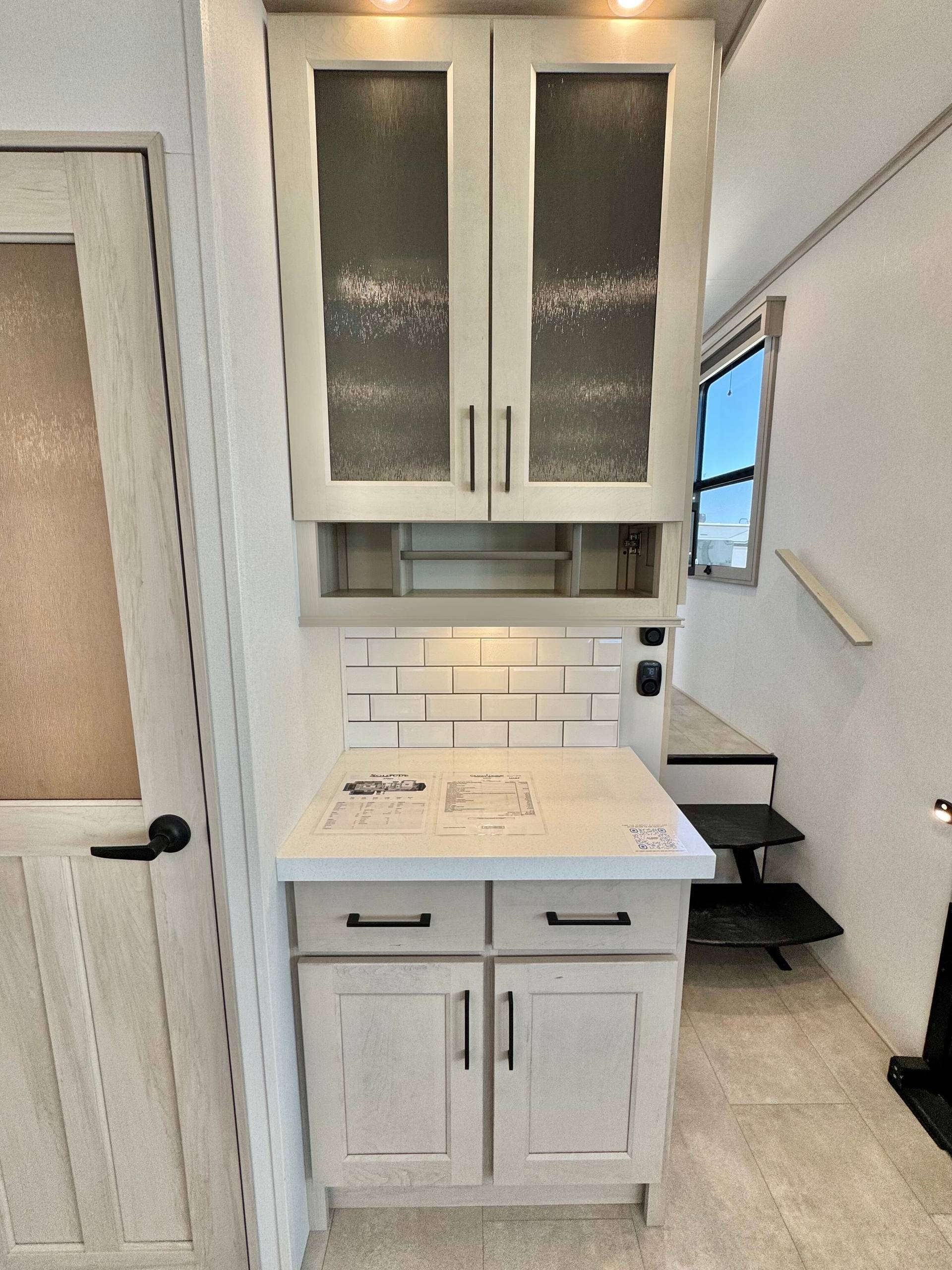 2025 Grand Design 2025 Grand Design Solitude - thumbnail 23