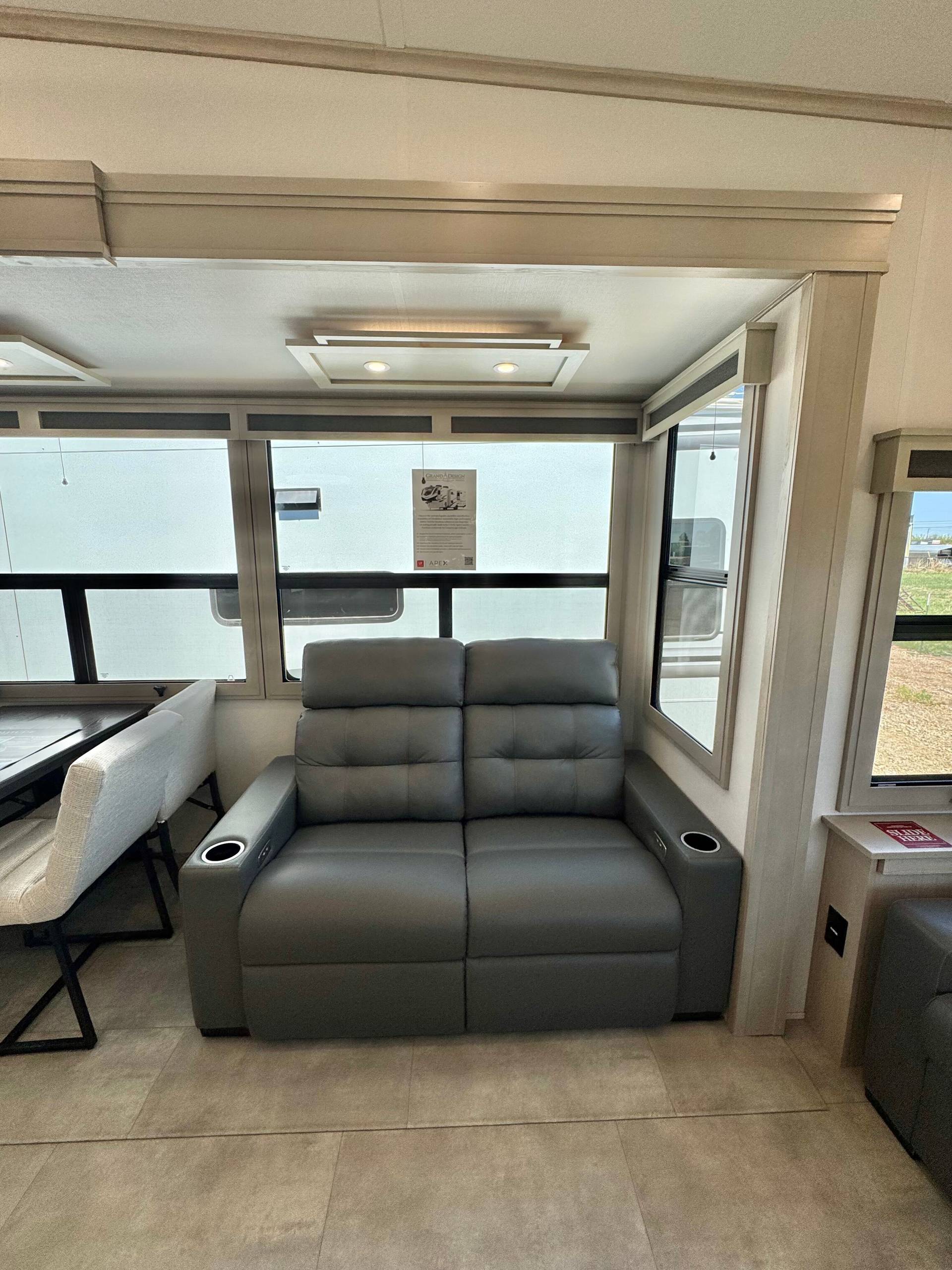 2025 Grand Design 2025 Grand Design Solitude - thumbnail 26