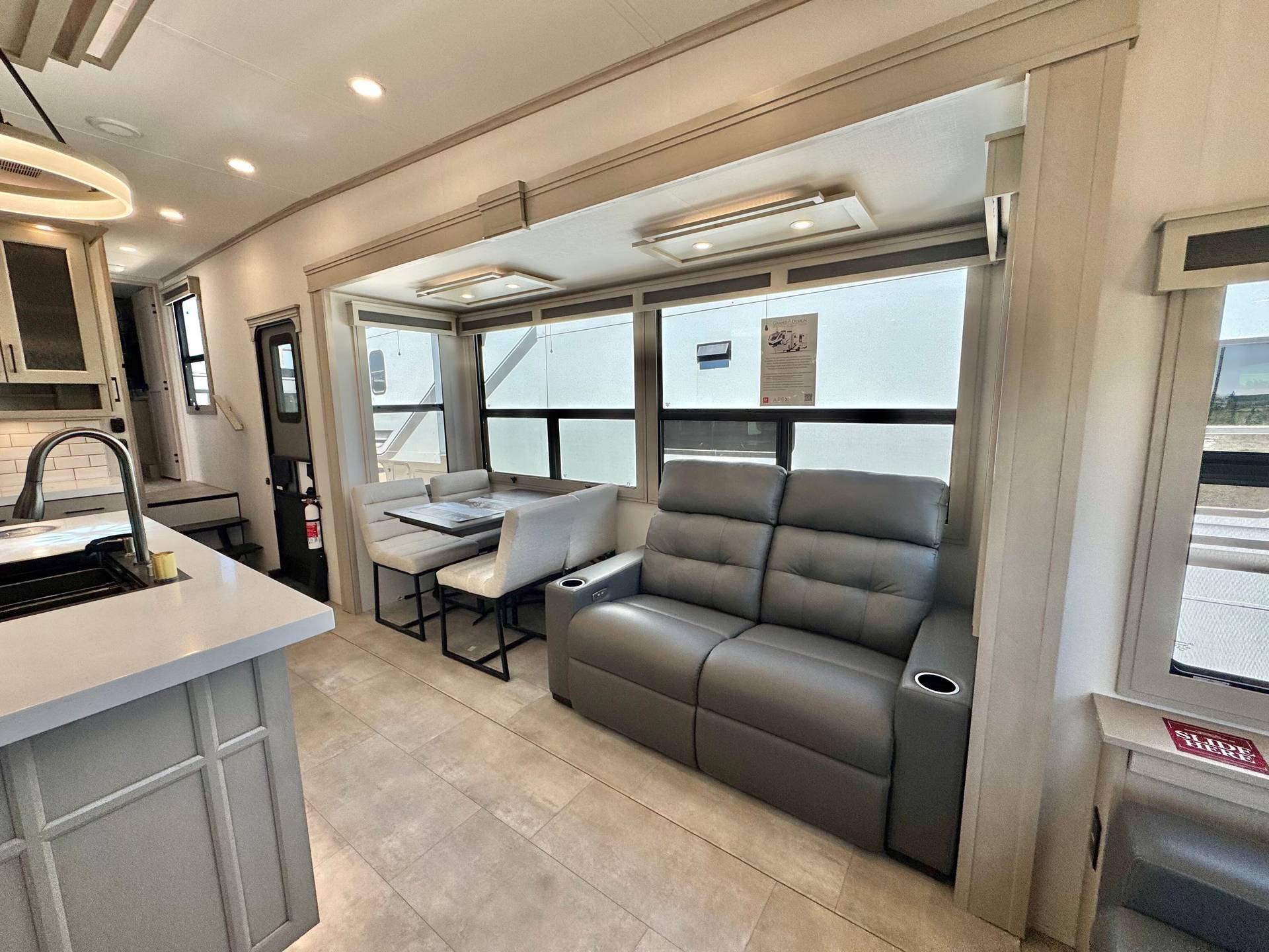 2025 Grand Design 2025 Grand Design Solitude - thumbnail 30