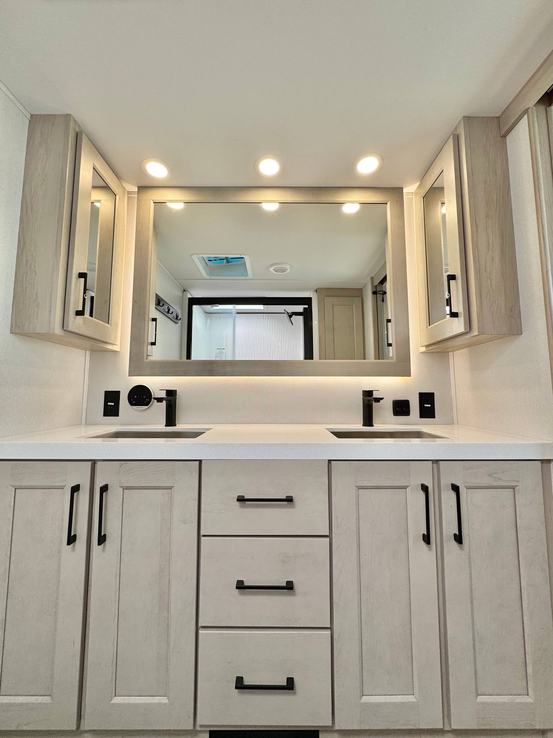 2025 Grand Design 2025 Grand Design Solitude - thumbnail 34