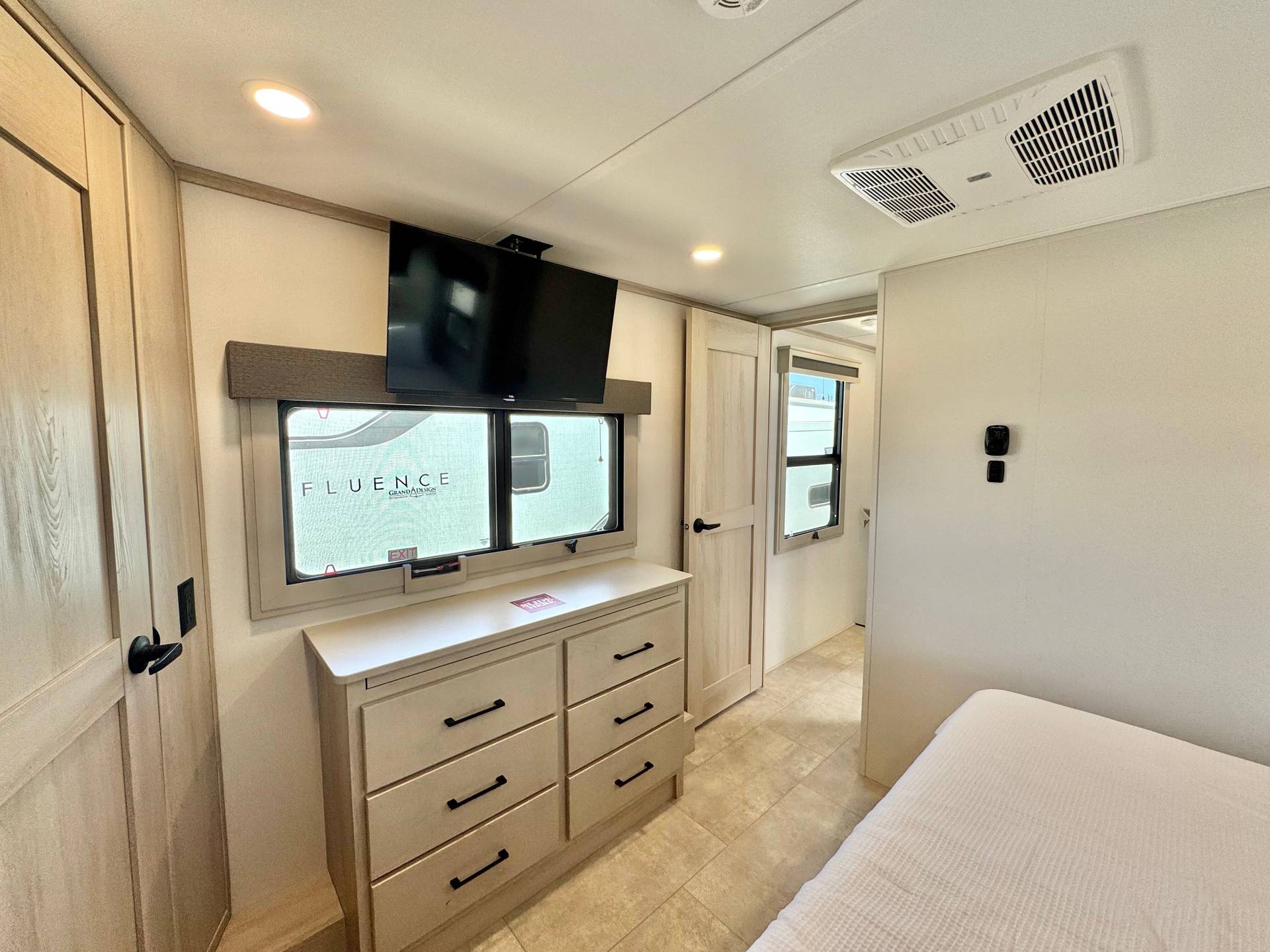 2025 Grand Design 2025 Grand Design Solitude - thumbnail 38