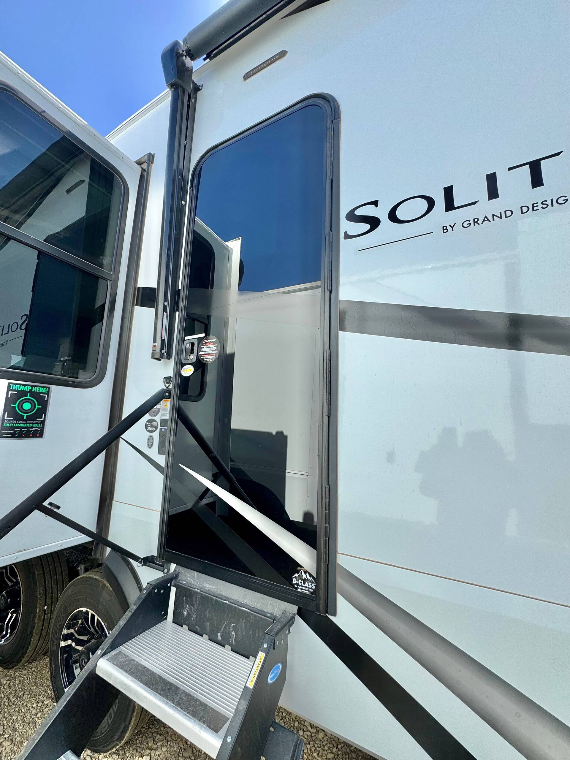 2025 Grand Design 2025 Grand Design Solitude - thumbnail 6