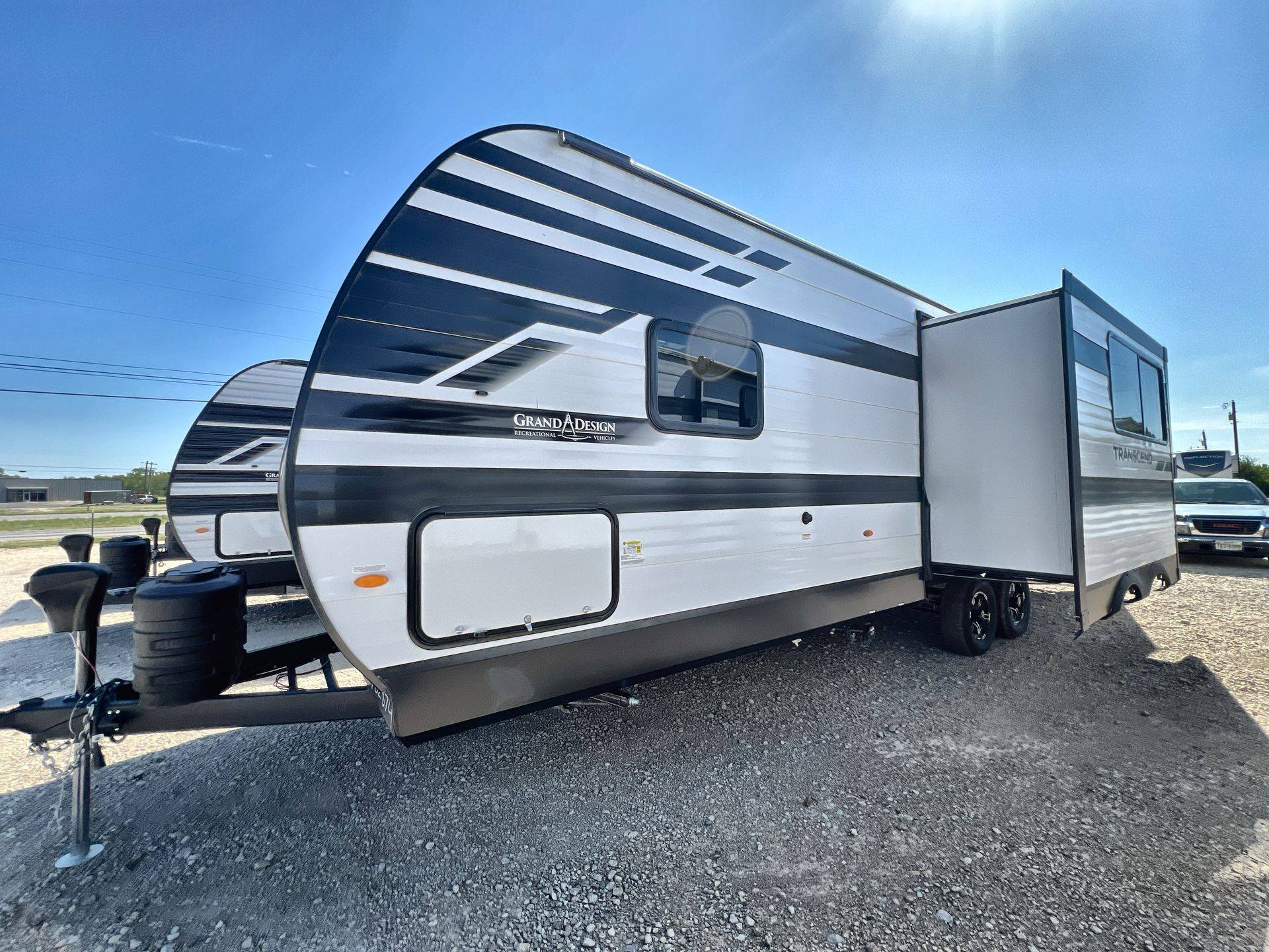 2026 Grand Design 2026 Grand Design Transcend - thumbnail 3