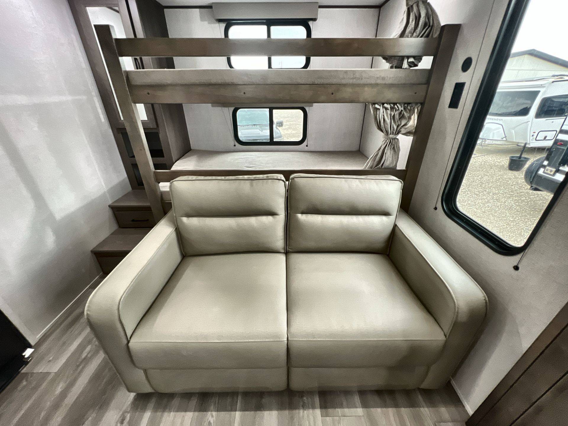 2026 Grand Design 2026 Grand Design Transcend - thumbnail 24