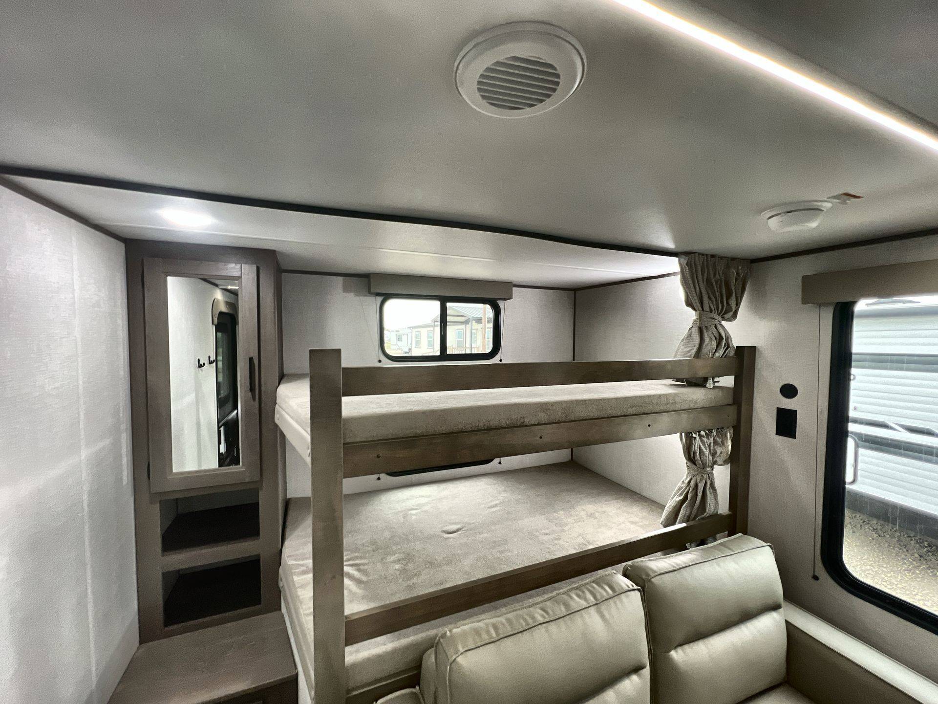 2026 Grand Design 2026 Grand Design Transcend - thumbnail 28