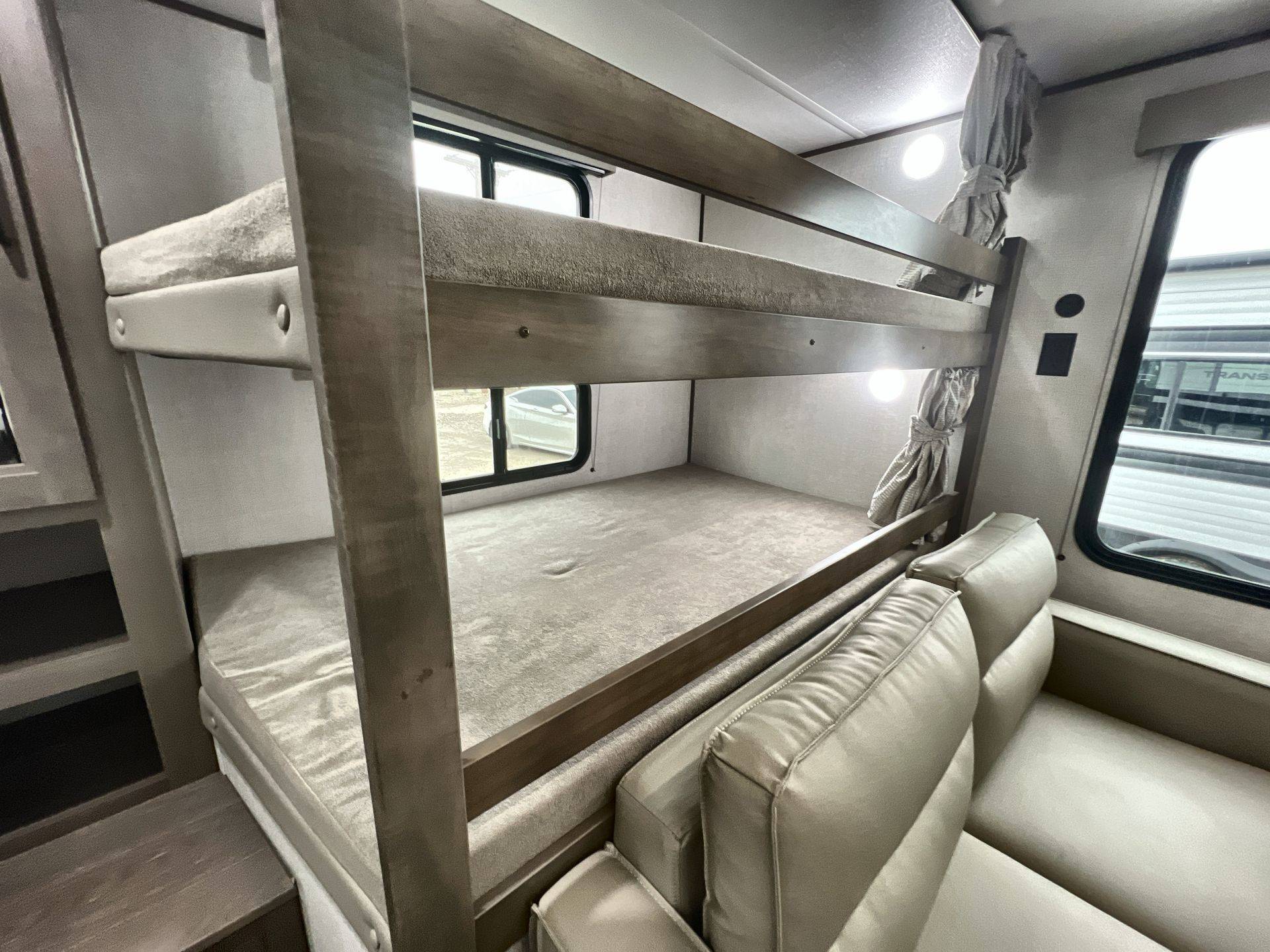 2026 Grand Design 2026 Grand Design Transcend - thumbnail 29