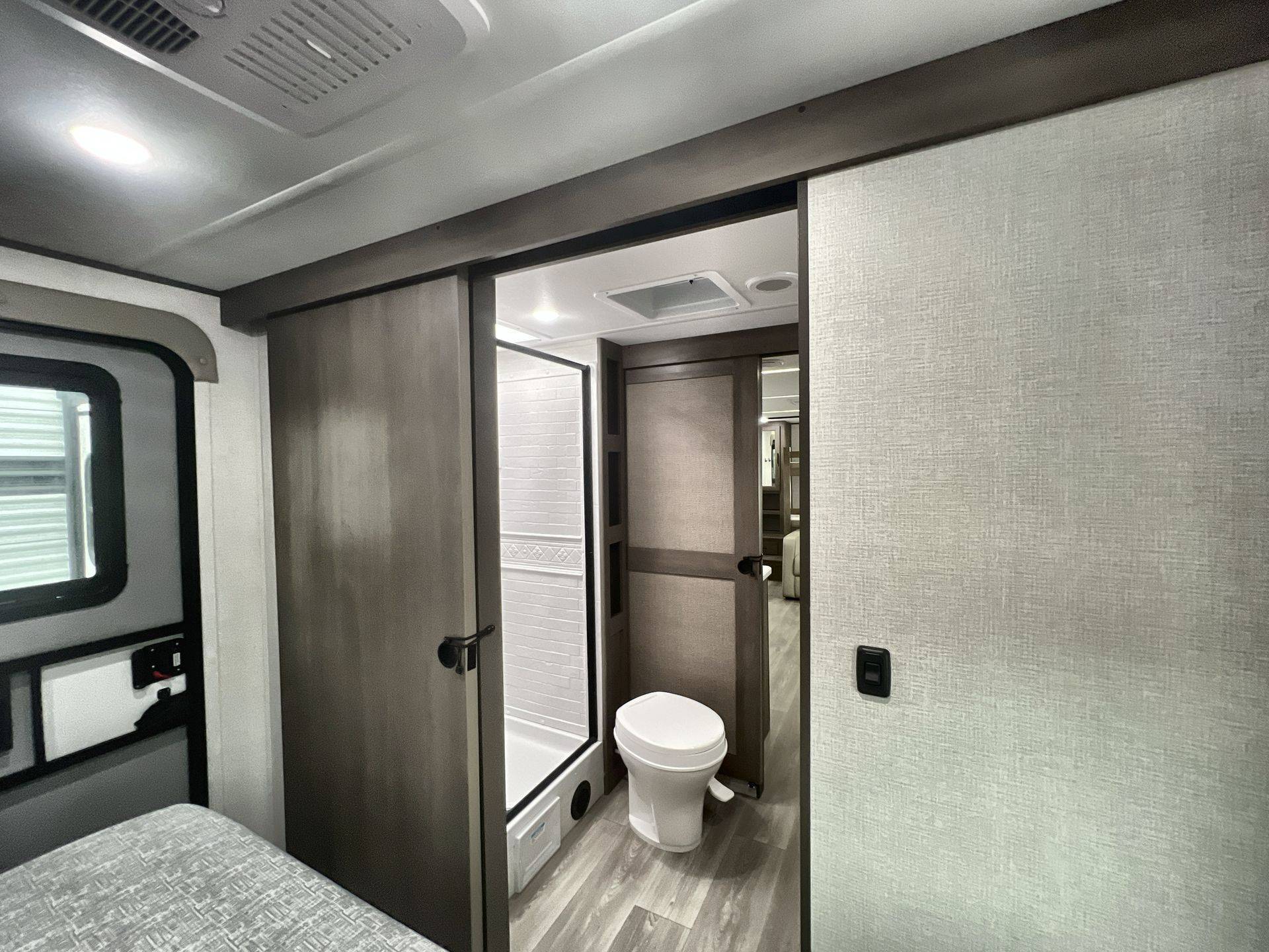 2026 Grand Design 2026 Grand Design Transcend - thumbnail 32