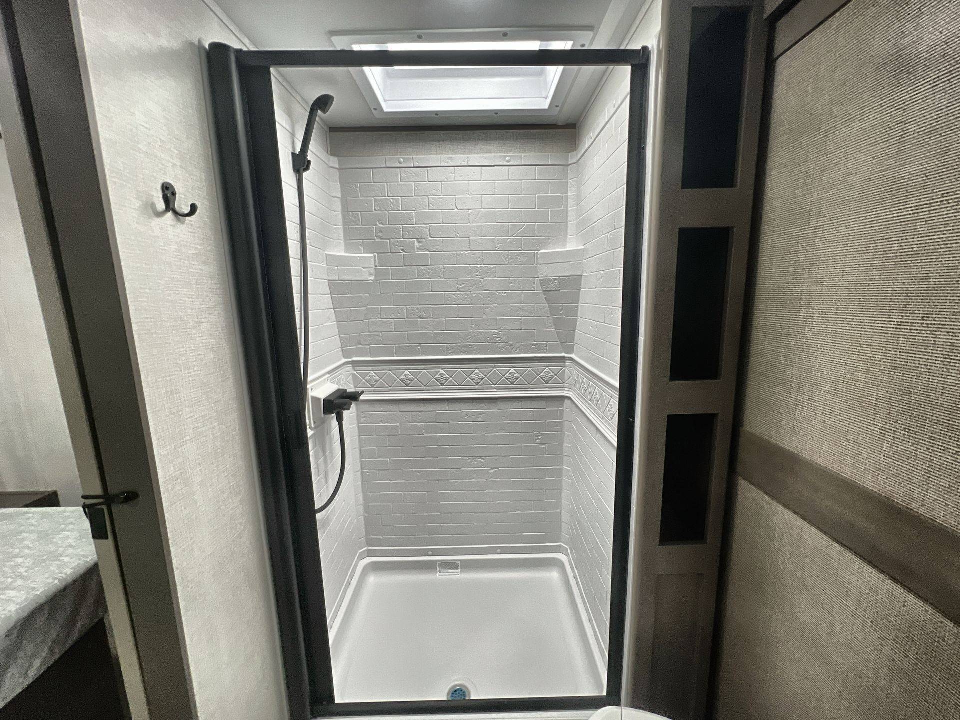 2026 Grand Design 2026 Grand Design Transcend - thumbnail 34