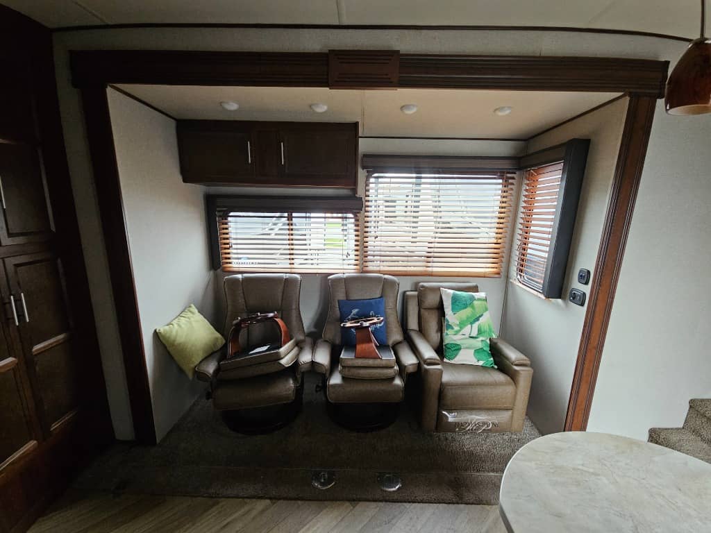 2017 Forest River 2017 Forest River Vengeance - thumbnail 9