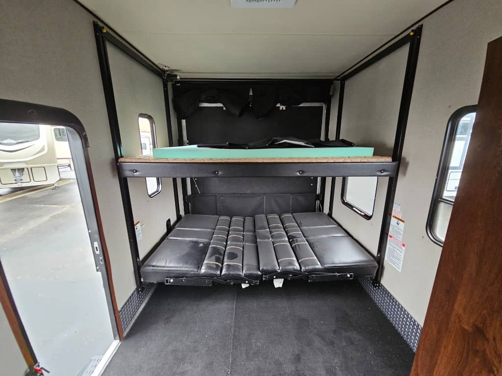 2017 Forest River 2017 Forest River Vengeance - thumbnail 30