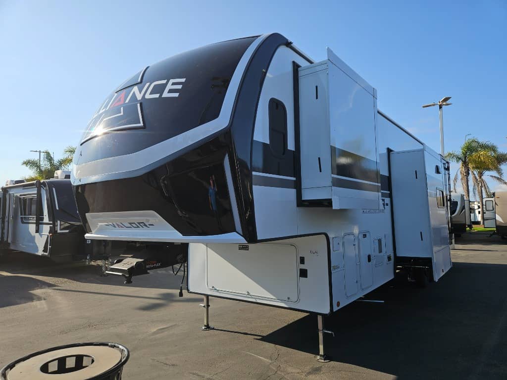 2026 Alliance RV 2026 Alliance RV Valor - thumbnail 7