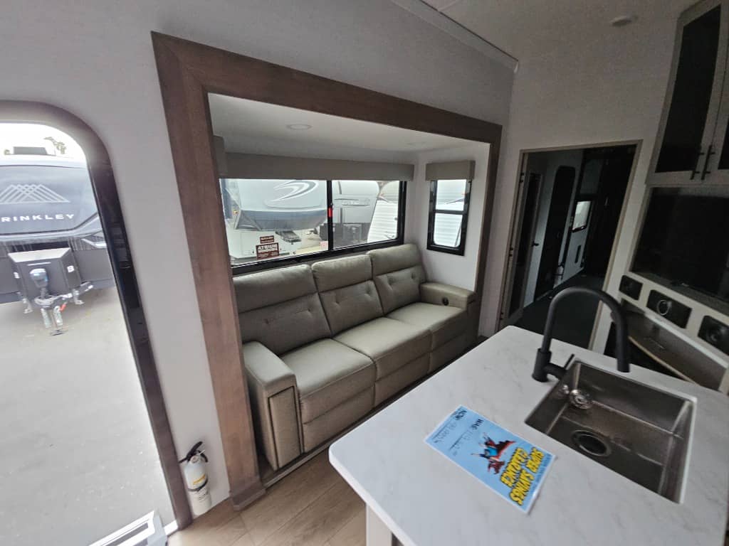 2026 Alliance RV 2026 Alliance RV Valor - thumbnail 10