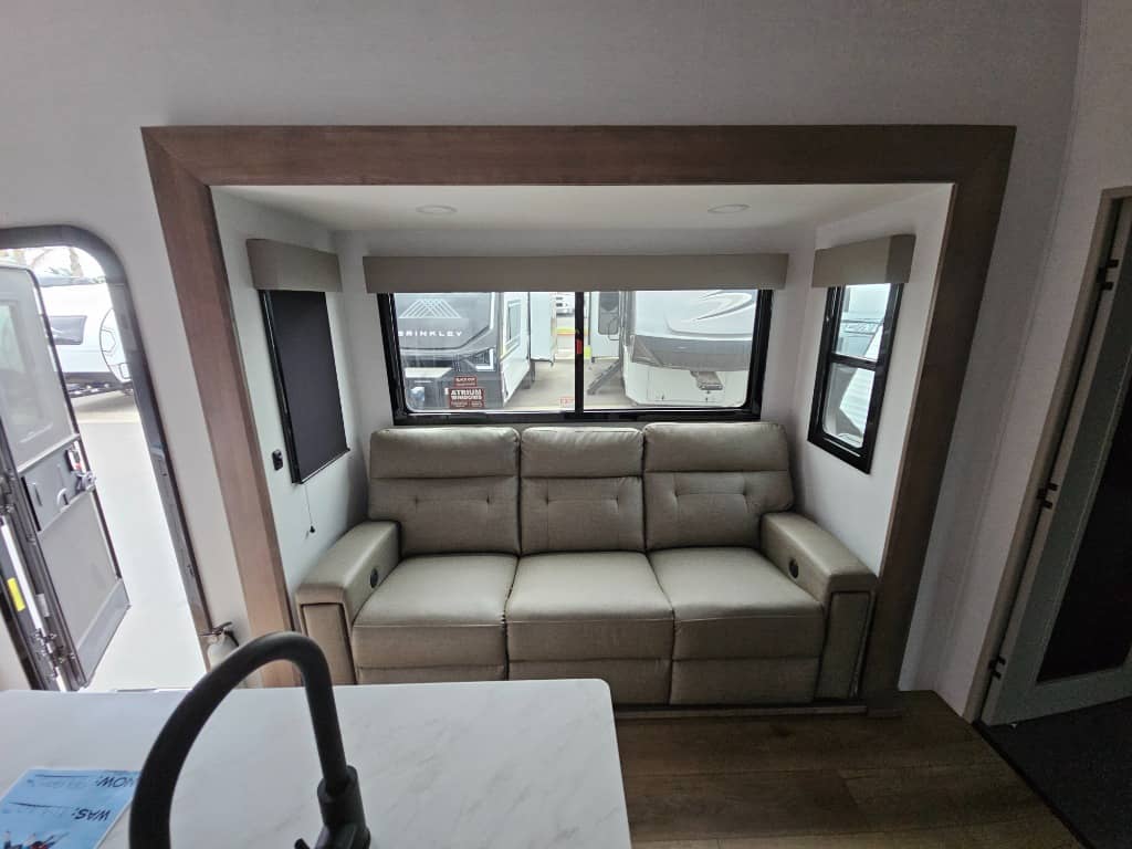 2026 Alliance RV 2026 Alliance RV Valor - thumbnail 11