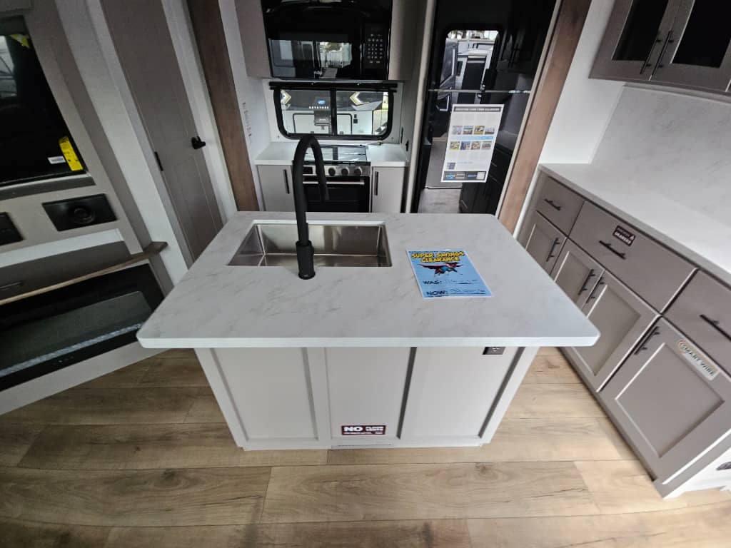 2026 Alliance RV 2026 Alliance RV Valor - thumbnail 13