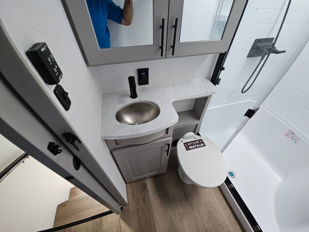 2026 Alliance RV 2026 Alliance RV Valor - thumbnail 18