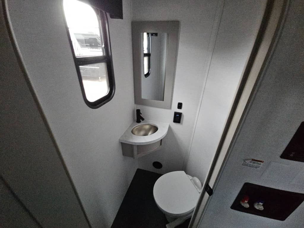 2026 Alliance RV 2026 Alliance RV Valor - thumbnail 25