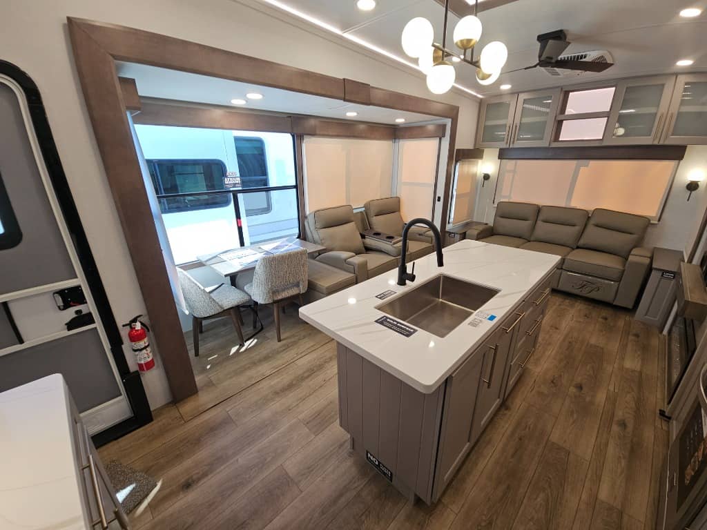 2026 Alliance RV 2026 Alliance RV Paradigm - thumbnail 9