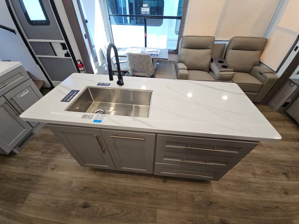 2026 Alliance RV 2026 Alliance RV Paradigm - thumbnail 28