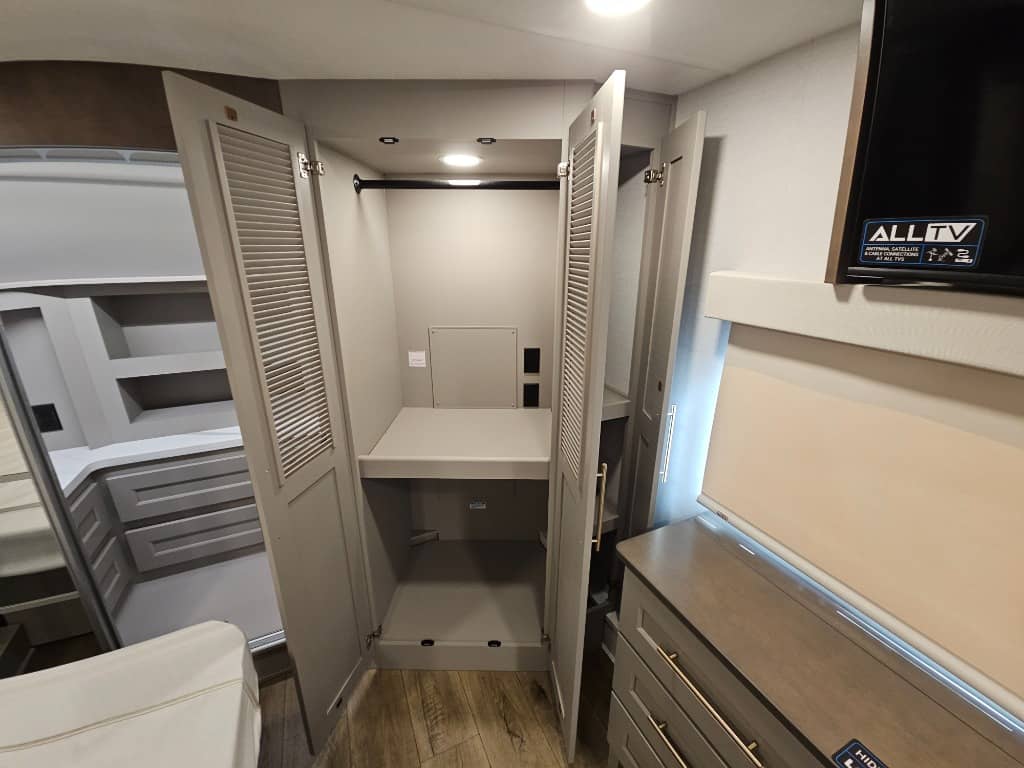 2026 Alliance RV 2026 Alliance RV Paradigm - thumbnail 50