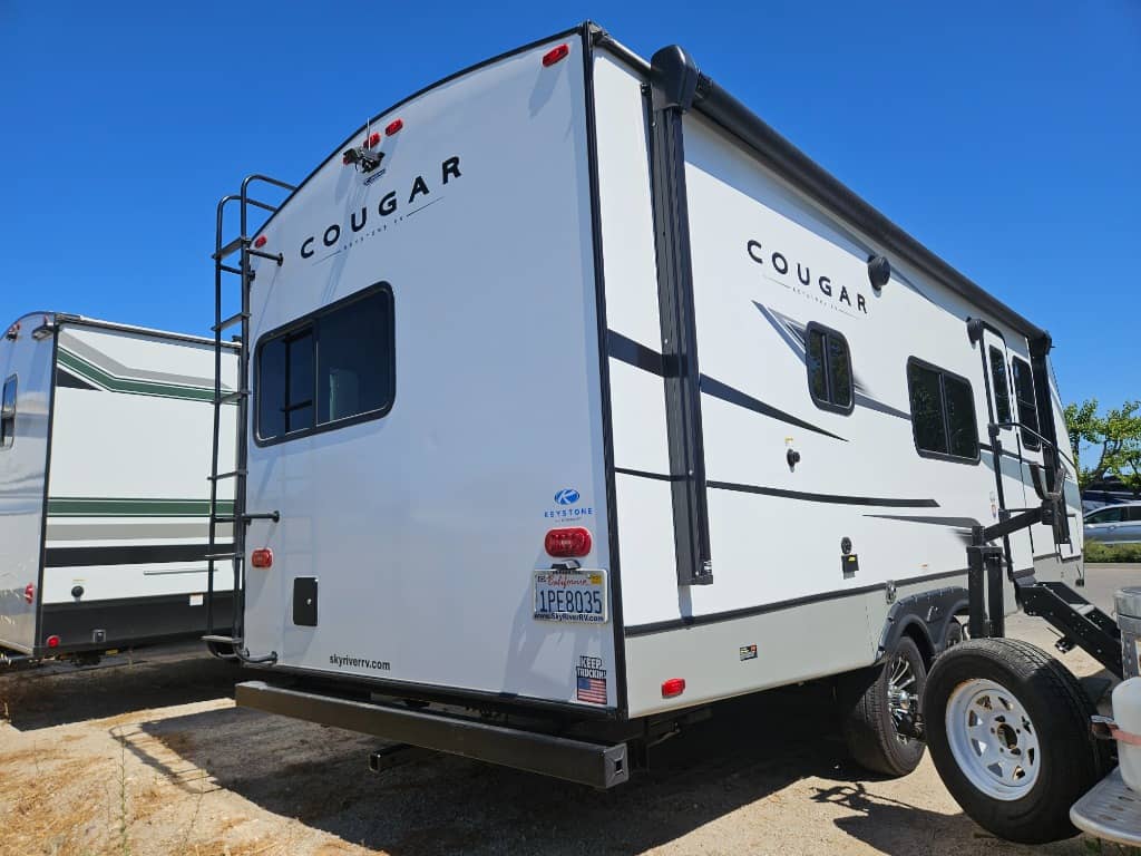 2024 Keystone RV 2024 Keystone RV Cougar Half-Ton - thumbnail 2