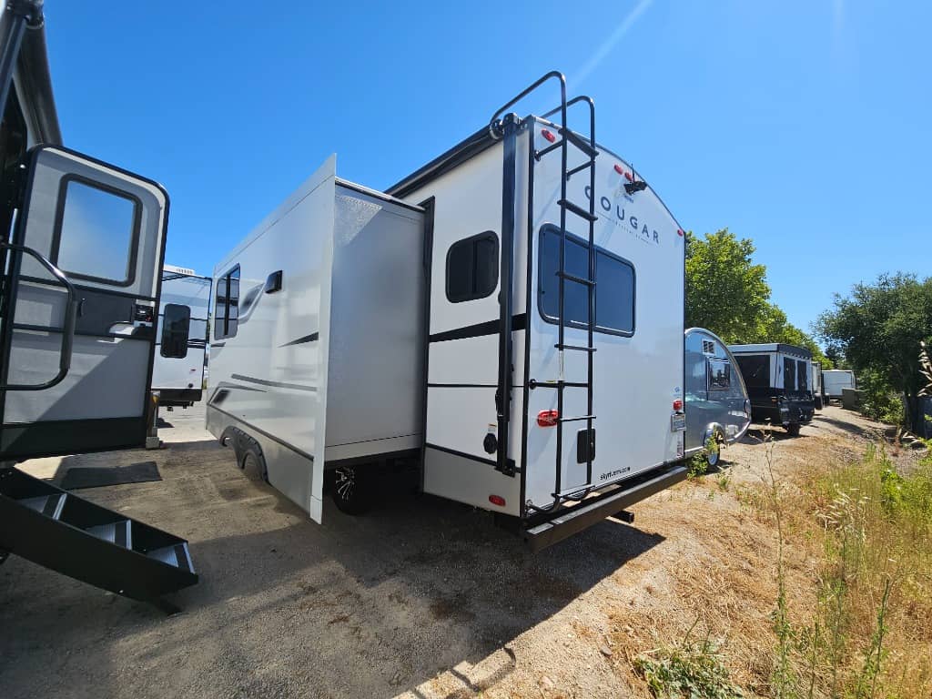 2024 Keystone RV 2024 Keystone RV Cougar Half-Ton - thumbnail 3