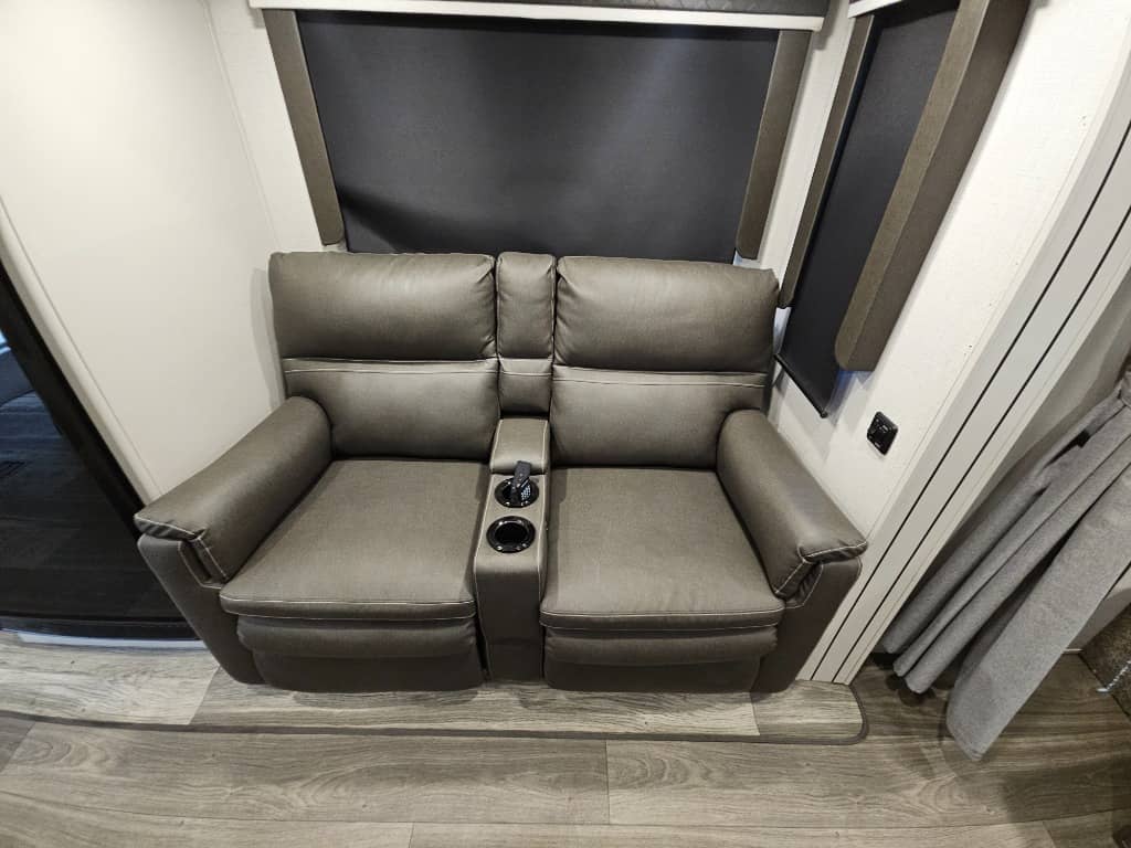 2024 Keystone RV 2024 Keystone RV Cougar Half-Ton - thumbnail 12