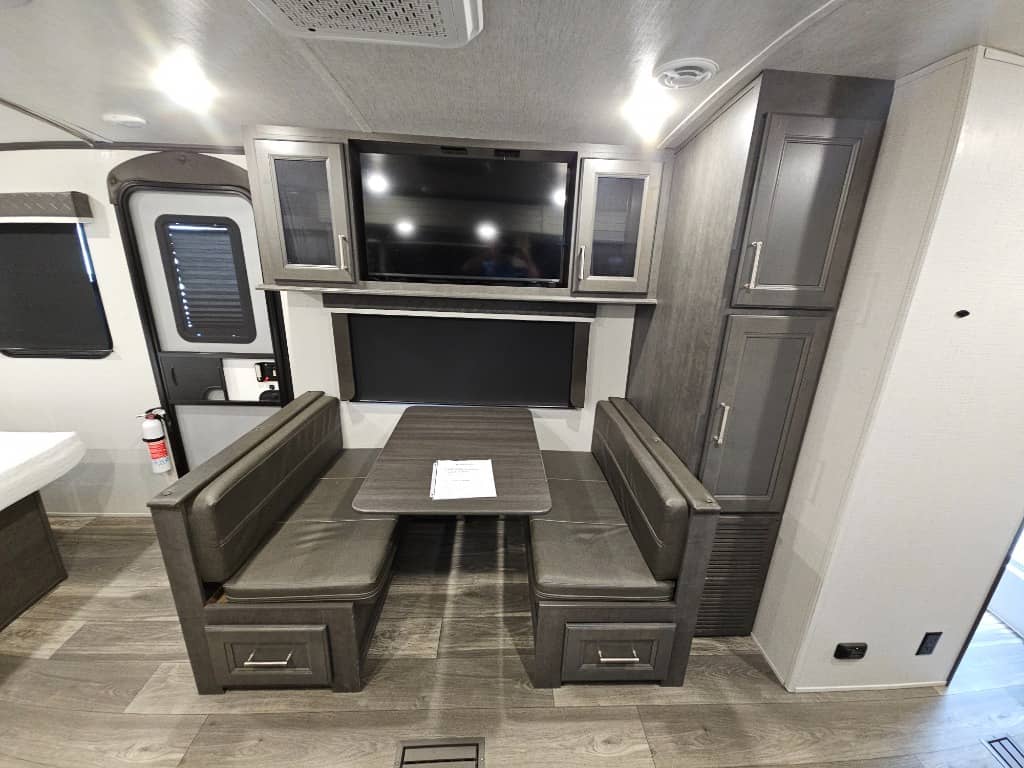 2024 Keystone RV 2024 Keystone RV Cougar Half-Ton - thumbnail 13