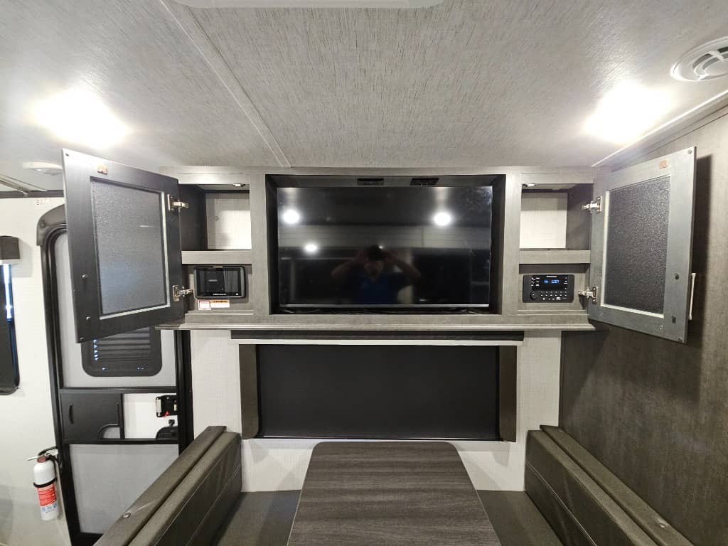 2024 Keystone RV 2024 Keystone RV Cougar Half-Ton - thumbnail 15