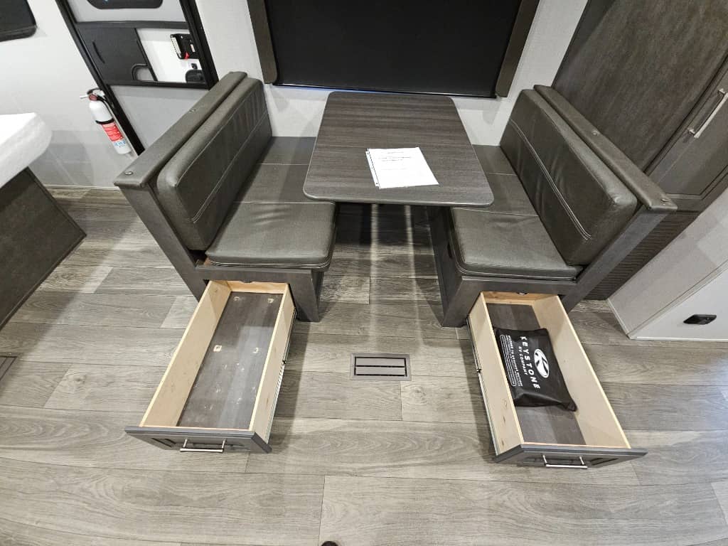 2024 Keystone RV 2024 Keystone RV Cougar Half-Ton - thumbnail 17