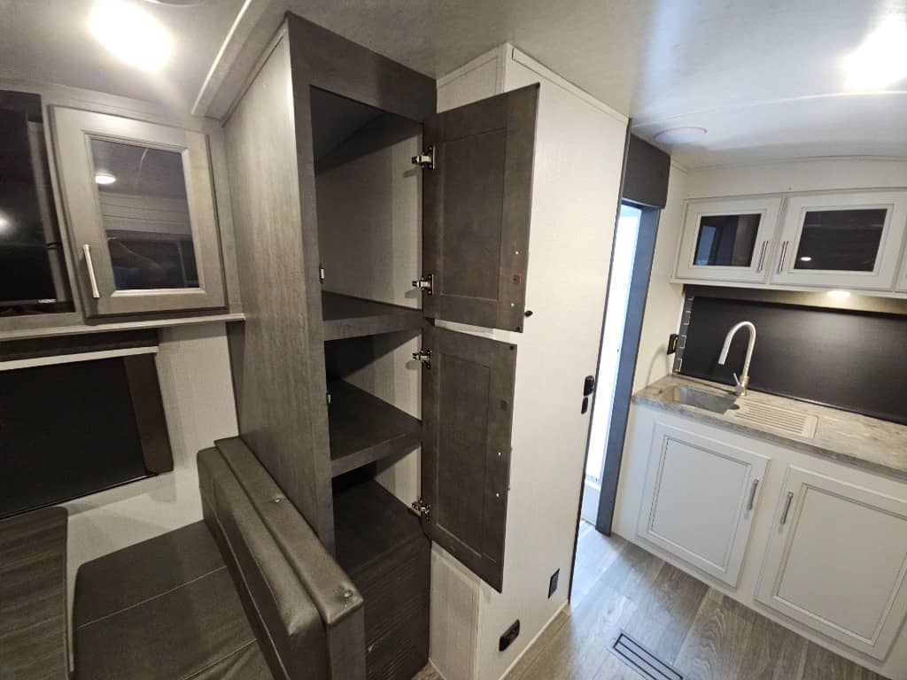 2024 Keystone RV 2024 Keystone RV Cougar Half-Ton - thumbnail 18