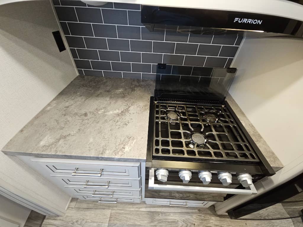 2024 Keystone RV 2024 Keystone RV Cougar Half-Ton - thumbnail 24