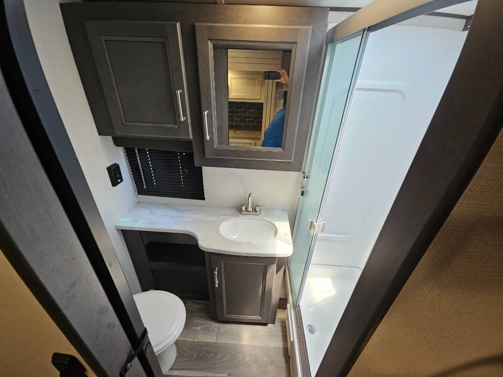 2024 Keystone RV 2024 Keystone RV Cougar Half-Ton - thumbnail 32