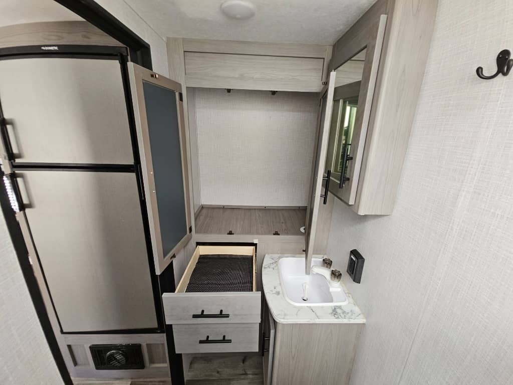 2023 Dutchmen 2023 Dutchmen Coleman Light - thumbnail 33