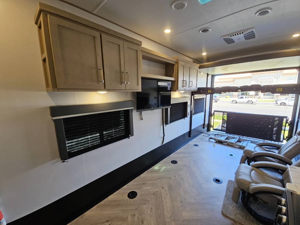 2025 Keystone RV 2025 Keystone RV Raptor Carbon Series - thumbnail 12