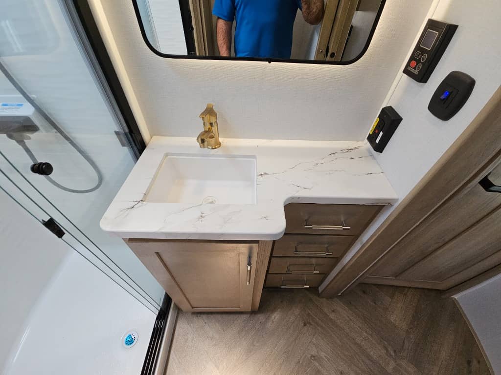 2025 Keystone RV 2025 Keystone RV Raptor Carbon Series - thumbnail 37