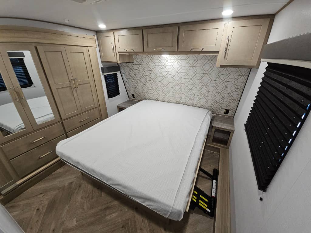 2025 Keystone RV 2025 Keystone RV Raptor Carbon Series - thumbnail 39