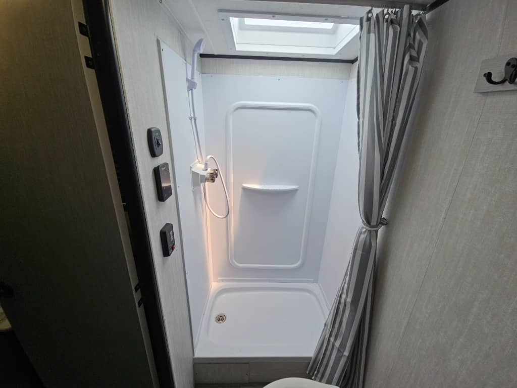 2025 Coachmen 2025 Coachmen Remote - thumbnail 23