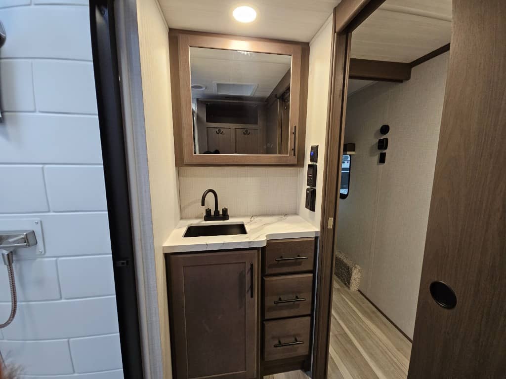 2026 Keystone RV 2026 Keystone RV Cougar Half-Ton - thumbnail 35