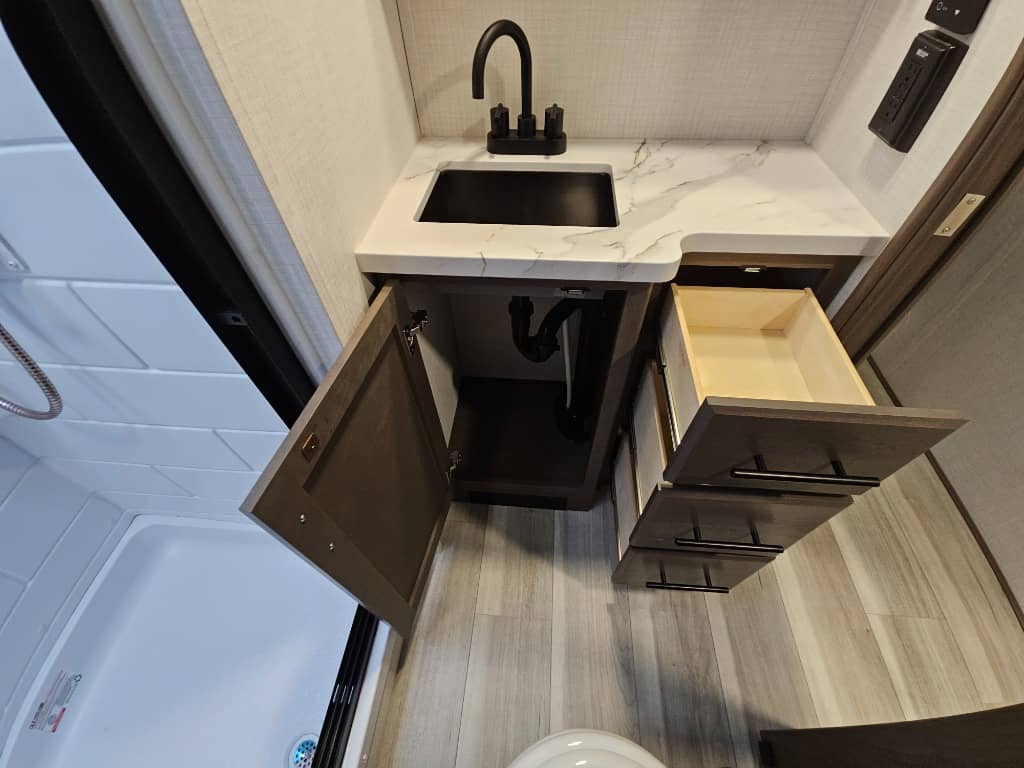 2026 Keystone RV 2026 Keystone RV Cougar Half-Ton - thumbnail 38