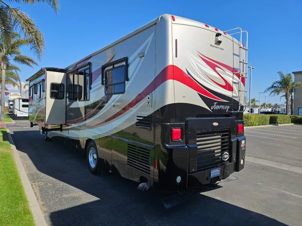 2010 Winnebago 2010 Winnebago Journey - thumbnail 4