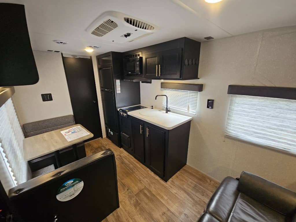 2021 Forest River RV 2021 Forest River RV Cherokee Wolf Pup - thumbnail 7