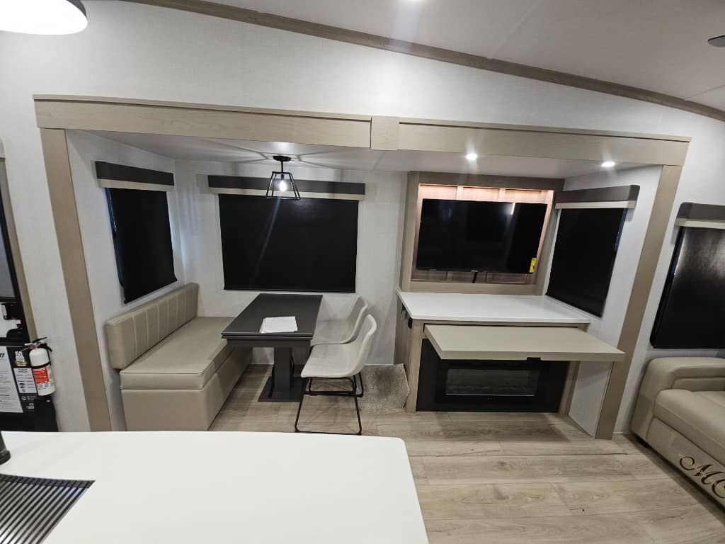 2025 Forest River 2025 Forest River Flagstaff Classic - thumbnail 9