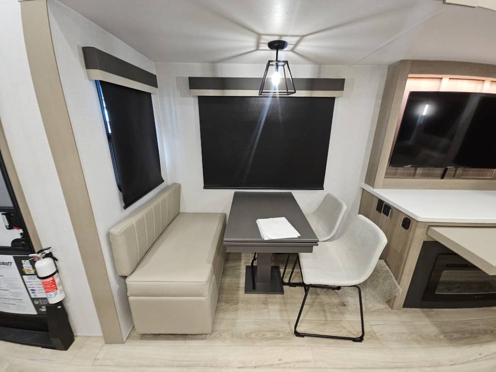 2025 Forest River 2025 Forest River Flagstaff Classic - thumbnail 10