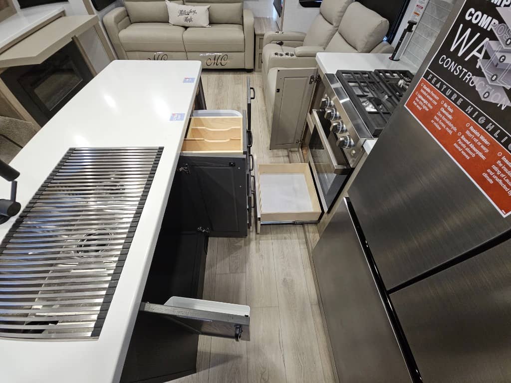 2025 Forest River 2025 Forest River Flagstaff Classic - thumbnail 25