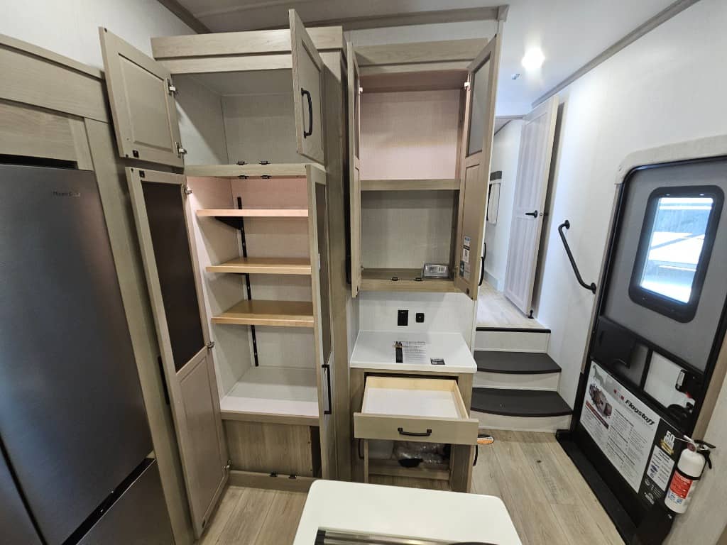 2025 Forest River 2025 Forest River Flagstaff Classic - thumbnail 27