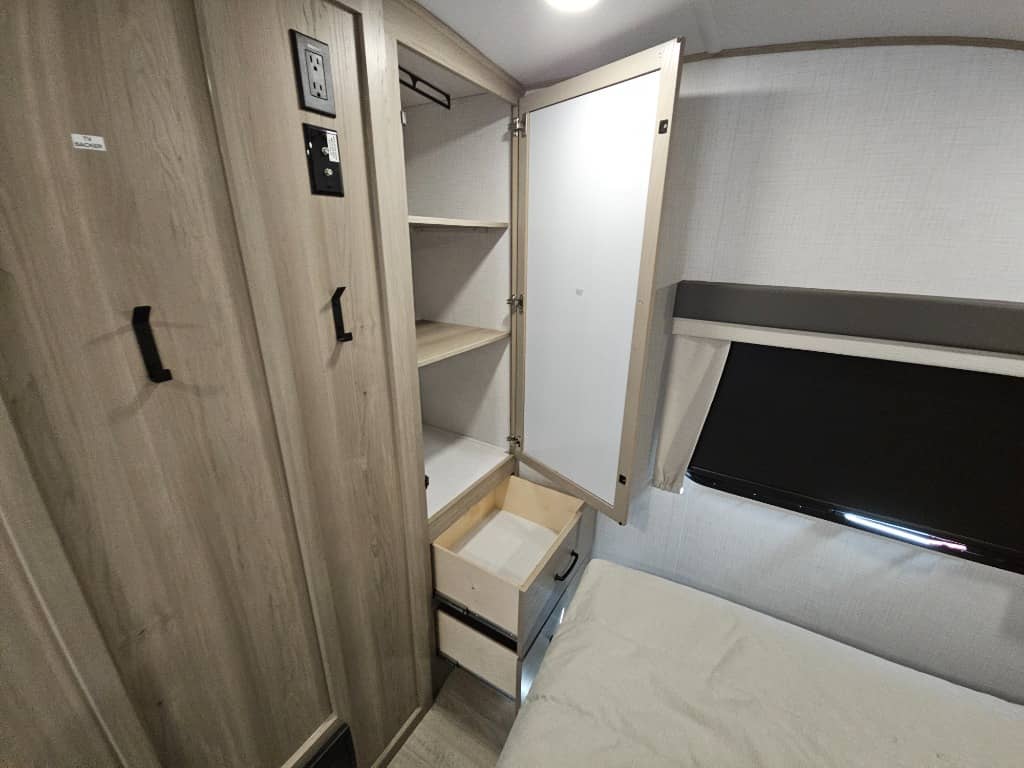 2025 Forest River 2025 Forest River Flagstaff Classic - thumbnail 40