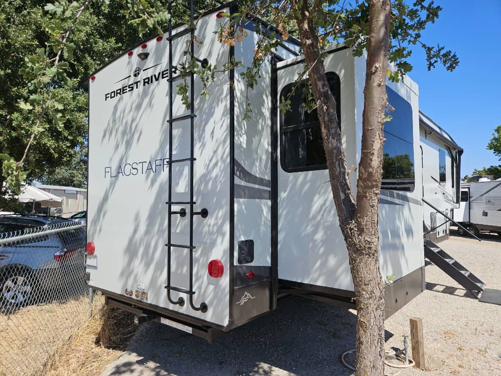 2025 Forest River 2025 Forest River Flagstaff Classic - thumbnail 3