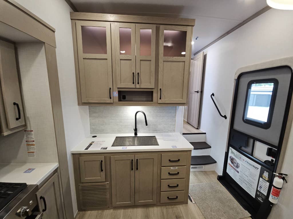 2025 Forest River 2025 Forest River Flagstaff Classic - thumbnail 28